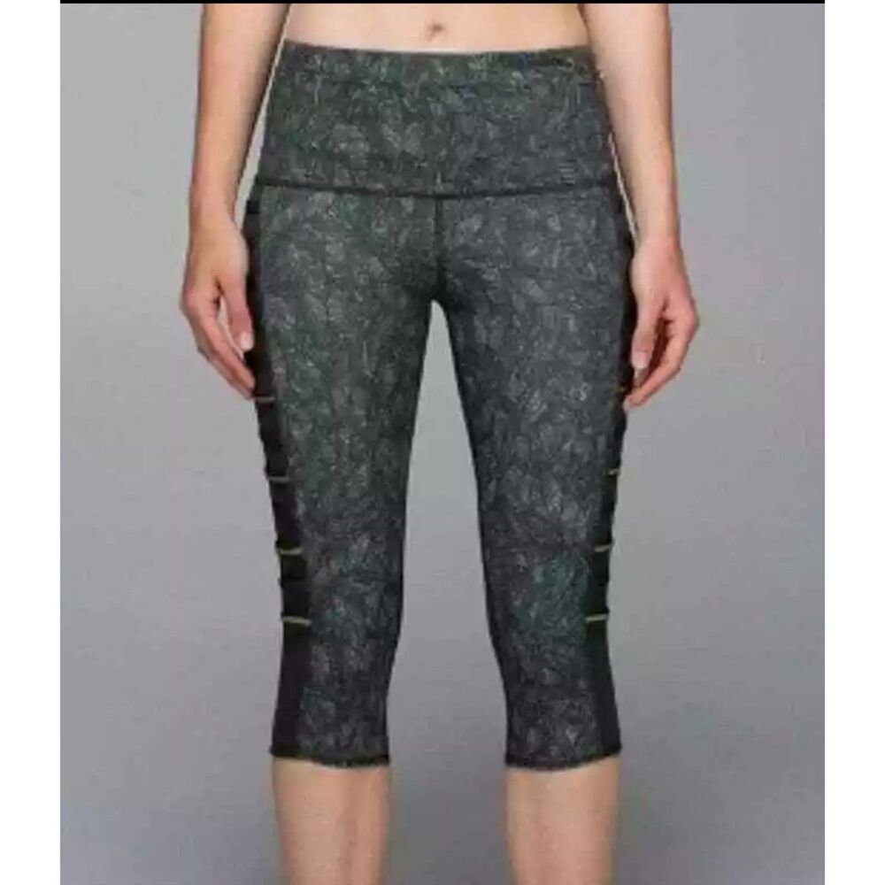 Lululemon Breezy Crop Jazzy Gator Pull On Luxtreme Leaf Print Women's Size 10